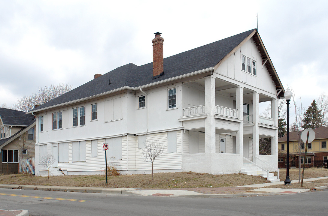 2504 Broadway St in Indianapolis, IN - Foto de edificio