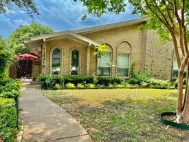 13318 Southview Ln in Dallas, TX - Building Photo