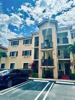 22561 SW 88th Pl, Unit 301-7 in Cutler Bay, FL - Building Photo