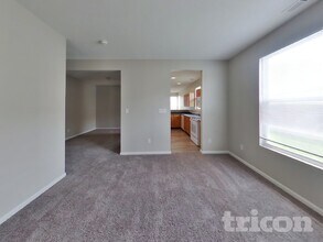 12675 Old Pond Rd in Noblesville, IN - Foto de edificio - Building Photo