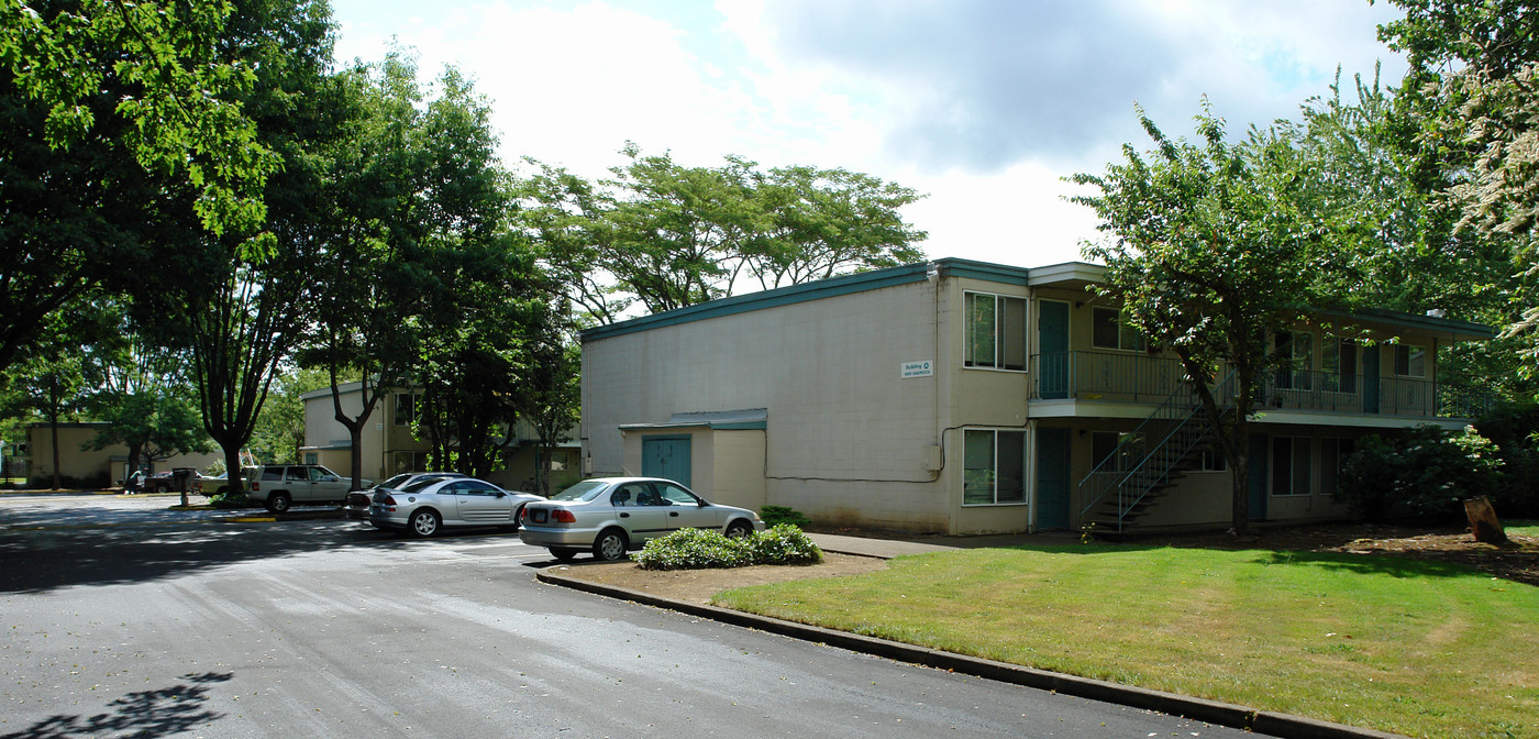 West Oaks Apartments in Eugene, OR - Building Photo