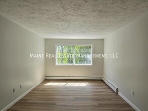 10 Tall Pines Dr in Lewiston, ME - Building Photo - Building Photo