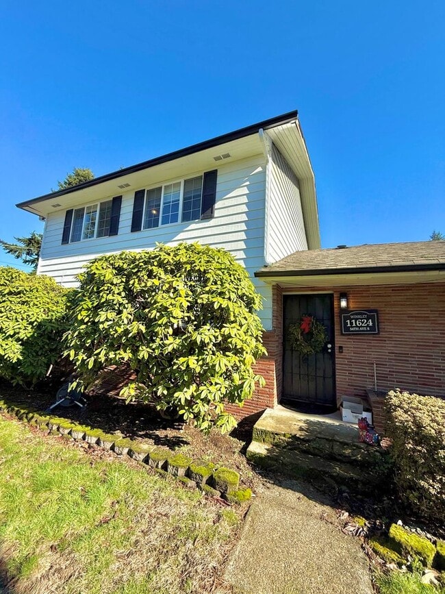 property at 11624 54th Ave S