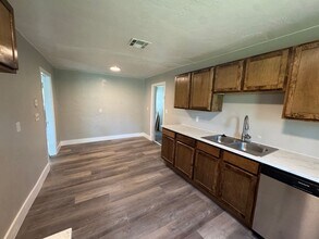 3037 NW 27th St in Oklahoma City, OK - Foto de edificio - Building Photo