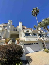 6451 Zuma View Pl in Malibu, CA - Building Photo - Building Photo