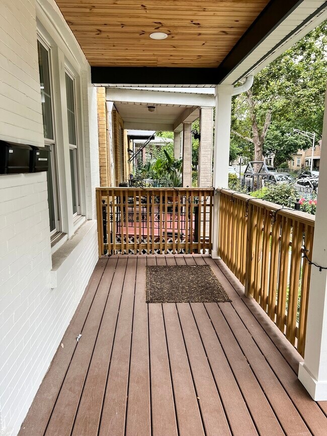3511 W Beach Ave in Chicago, IL - Building Photo - Building Photo