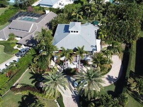 17433 SE Indian Hills Dr in Tequesta, FL - Building Photo - Building Photo