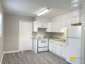 794 Navy St in Fort Walton Beach, FL - Building Photo - Building Photo