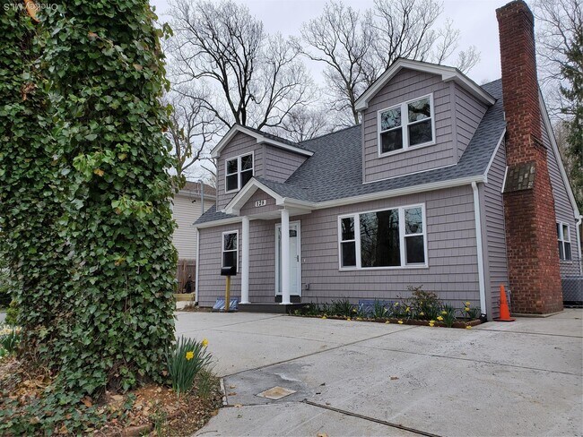 property at 128 Bayville Ave