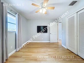 627 64th Ave S in St. Petersburg, FL - Foto de edificio - Building Photo