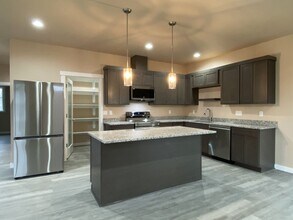 402 Lolly Ln in Dallesport, WA - Building Photo - Building Photo