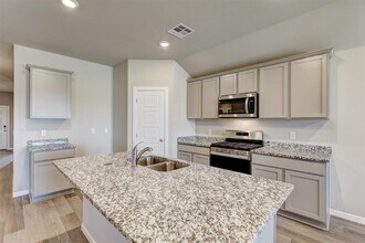 4109 Sara Pk Dr in Yukon, OK - Building Photo - Building Photo