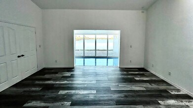 546 SE 5th Ave in Cape Coral, FL - Building Photo - Building Photo