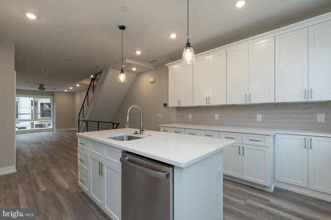 140 W Huntingdon St photo'