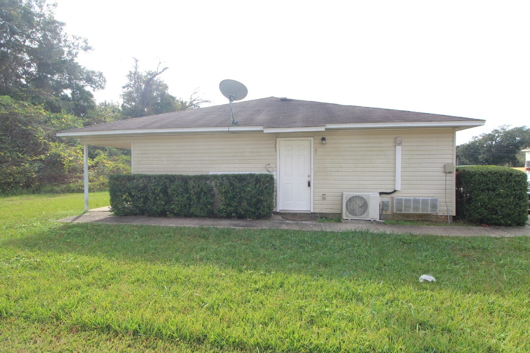 8110 Stonebrook Dr in Pensacola, FL - Building Photo