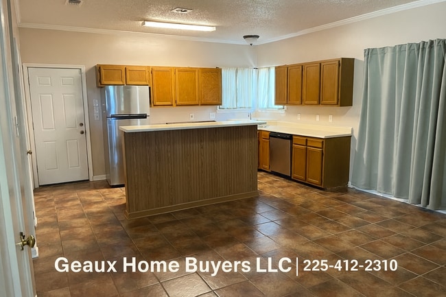 541 Meadow Bend Dr in Baton Rouge, LA - Foto de edificio - Building Photo