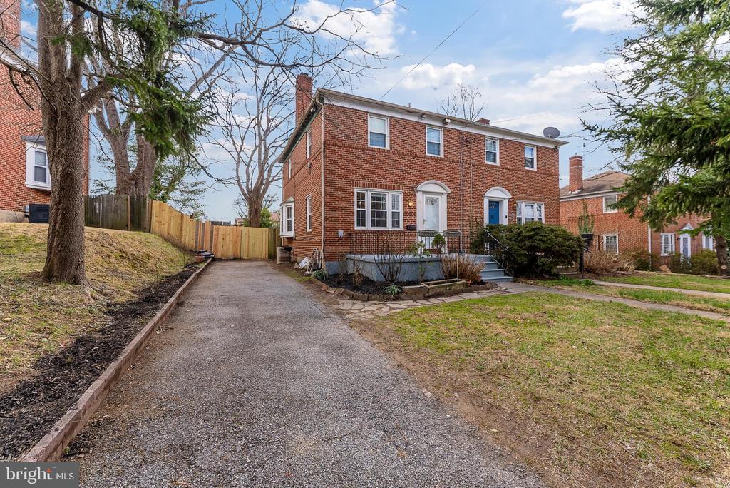 633 Walker Ave in Baltimore, MD - Building Photo