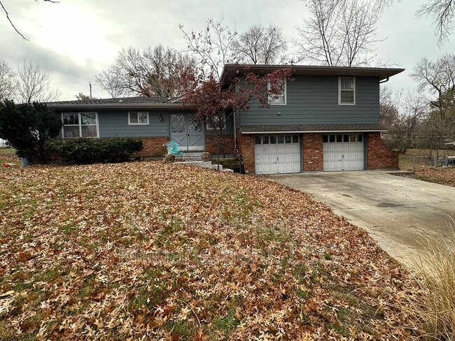 10203 W 53rd St in Merriam, KS - Building Photo - Building Photo