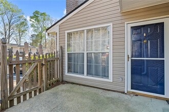 547 Picketts Bend Cir in Marietta, GA - Building Photo - Building Photo