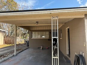 2419 Sam Rd in Jacksonville, FL - Foto de edificio - Building Photo