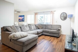 4903 Indian Wood Rd in Culver City, CA - Building Photo