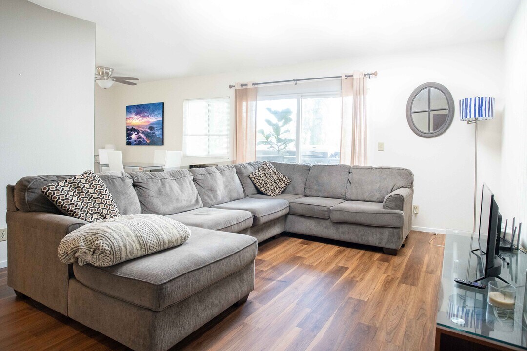 4903 Indian Wood Rd in Culver City, CA - Foto de edificio