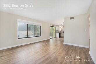 2551 Burton St SE in Grand Rapids, MI - Building Photo - Building Photo