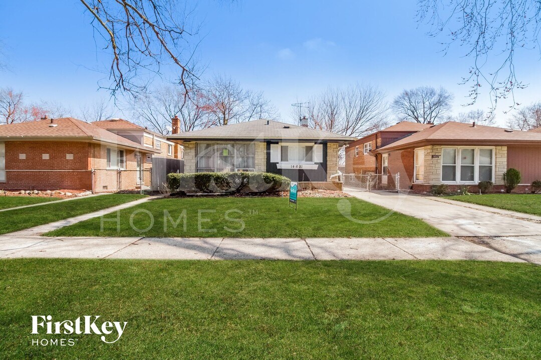 14621 Dorchester Ave in Dolton, IL - Foto de edificio