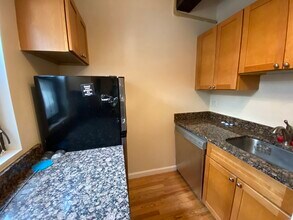12 Stoneholm St, Unit 614 in Boston, MA - Building Photo - Building Photo