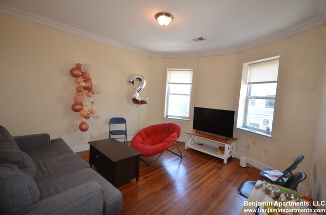 191 Boylston St, Unit 2