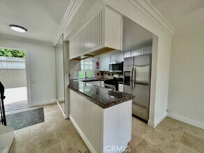 2558 Orange Ave, Unit 4 in Costa Mesa, CA - Building Photo - Building Photo