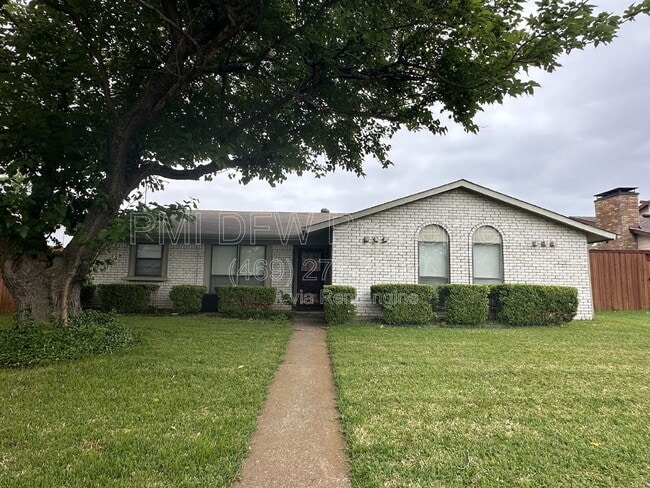 property at 1818 Andover Dr