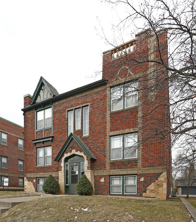 Grand Avenue Apartments in St. Paul, MN - Building Photo - Building Photo