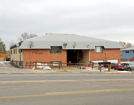 Kings Apartments in Colorado Springs, CO - Building Photo