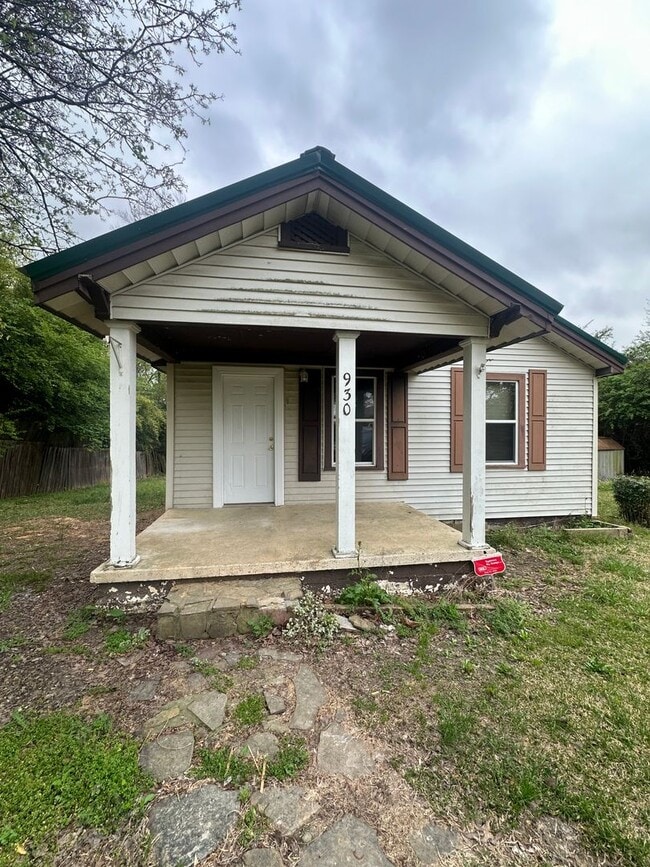 930 Ivy St in Anniston, AL - Building Photo - Building Photo