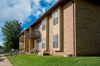 Catalpa East in Springfield, MO - Building Photo - Building Photo