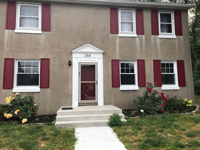 216 Green Ave, Unit 2ndFloor