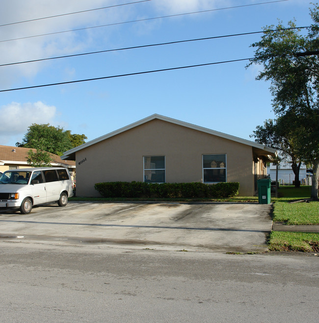 6001-6011 SW 36th St in Fort Lauderdale, FL - Building Photo - Building Photo