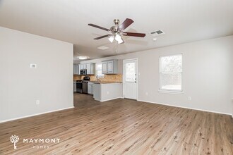 5738 Red Canyon in San Antonio, TX - Building Photo - Building Photo