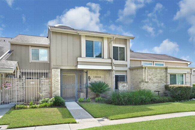 11614 Village Pl Dr in Houston, TX - Building Photo - Building Photo