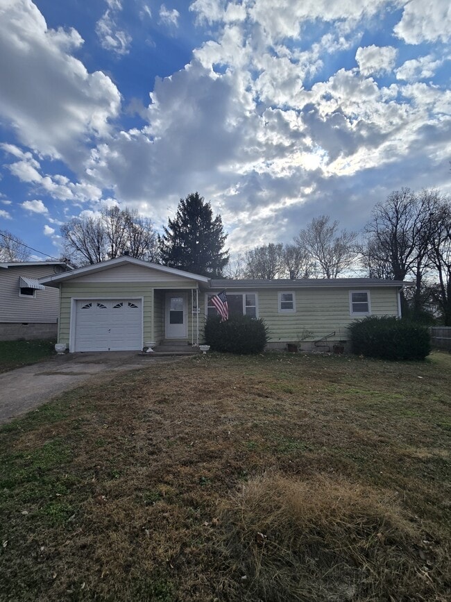 property at 1320 E Livingston St