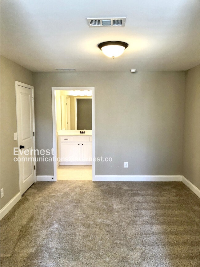 property at 3870 Valley View Ct