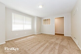 6712 Manchester Ave in Kansas City, MO - Foto de edificio - Building Photo