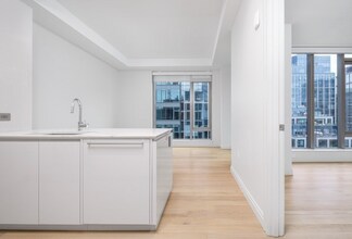 133 Seaport Blvd, Unit 1819 in Boston, MA - Foto de edificio - Building Photo
