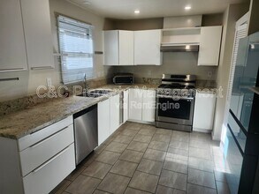 2701 42nd St in Sacramento, CA - Building Photo - Building Photo