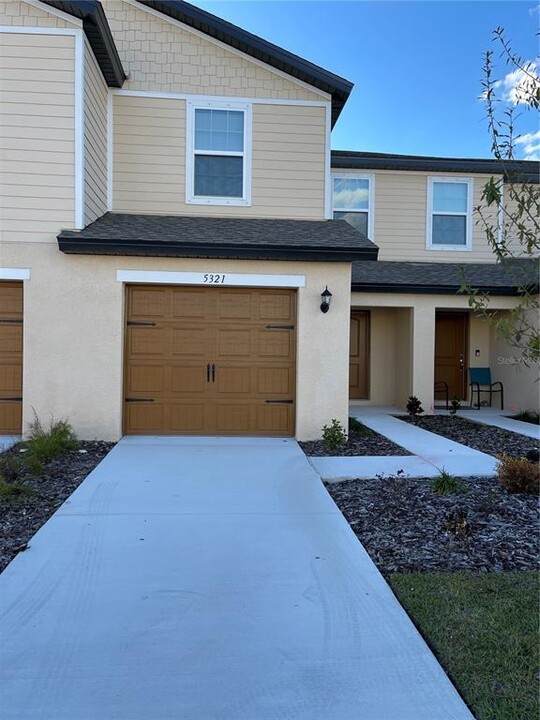 5321 Companion Ln in Tampa, FL - Building Photo