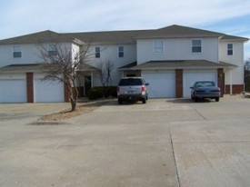 1920-1950 Maple Tree Ln Apartments