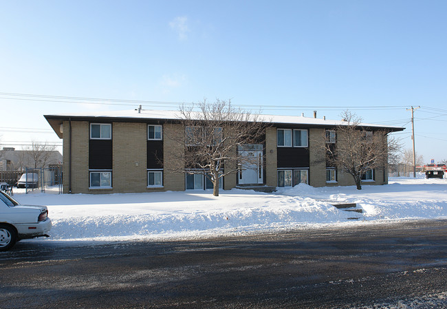 2761 Yellowstone Blvd in Anoka, MN - Building Photo - Building Photo