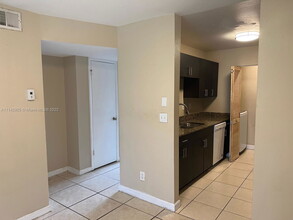 3940 NW 87th Ave in Sunrise, FL - Foto de edificio - Building Photo
