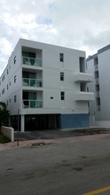 2011 Bay Dr in Miami Beach, FL - Foto de edificio - Building Photo